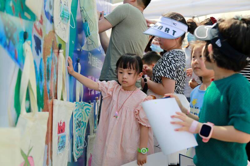 2025香港全年免费资料公开,迈向未来，香港免费资料公开在行动与探索中前行（2025展望）